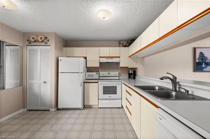 5784 Deauville Cir B103, Naples, Florida 34112