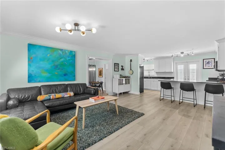 905  13th N ST, Naples, FL 34102