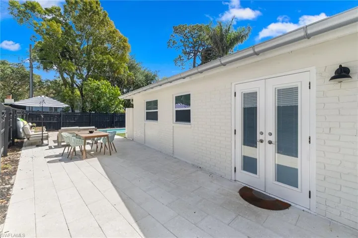 905  13th N ST, Naples, FL 34102