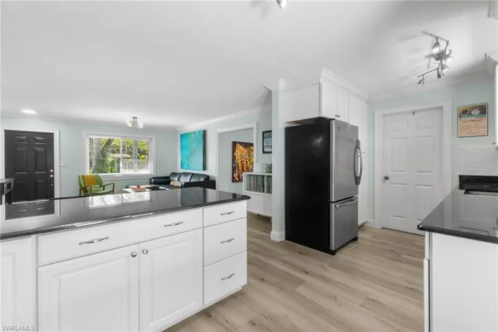905  13th N ST, Naples, FL 34102