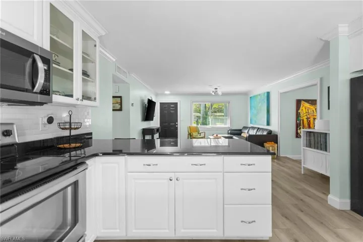 905  13th N ST, Naples, FL 34102