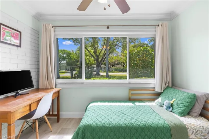 905  13th N ST, Naples, FL 34102