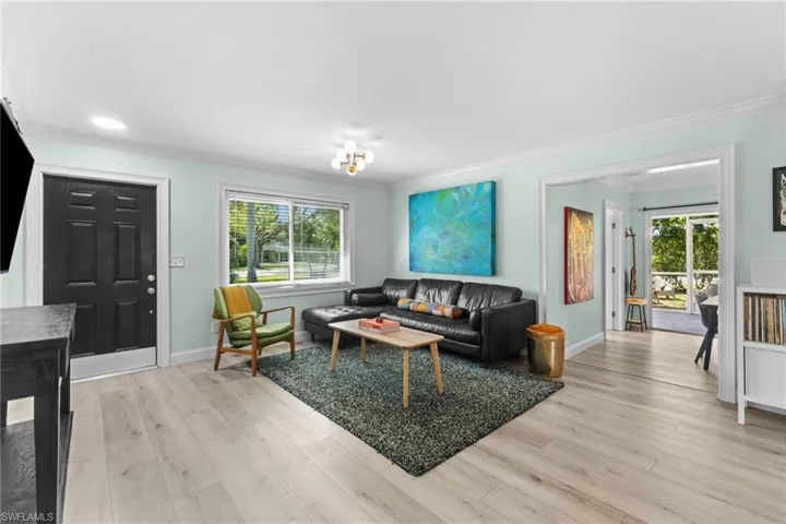 905  13th N ST, Naples, FL 34102