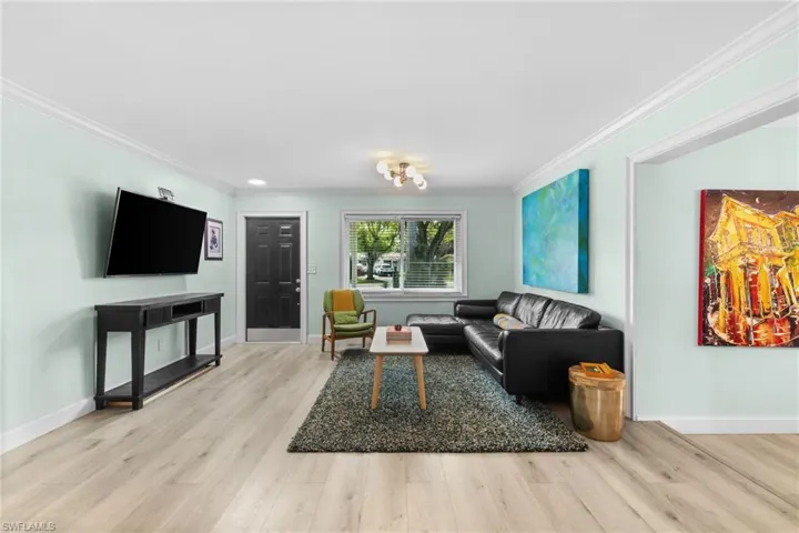 905  13th N ST, Naples, FL 34102