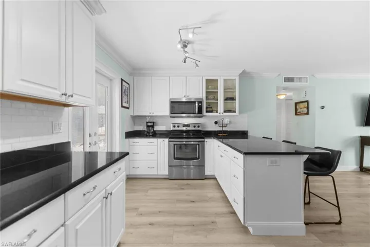 905  13th N ST, Naples, FL 34102