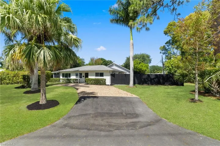 905  13th N ST, Naples, FL 34102