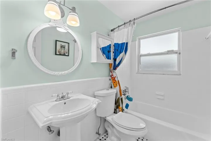 905  13th N ST, Naples, FL 34102