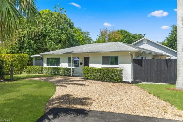 905  13th N ST, Naples, FL 34102