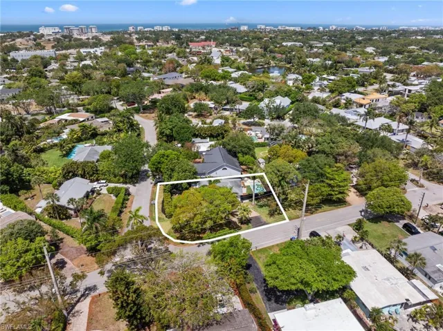 905  13th N ST, Naples, FL 34102