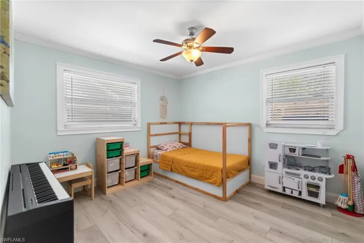 905  13th N ST, Naples, FL 34102