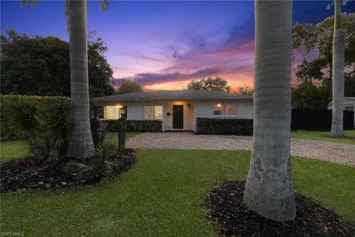 905  13th N ST, Naples, FL 34102