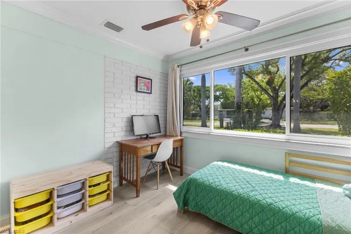 905  13th N ST, Naples, FL 34102