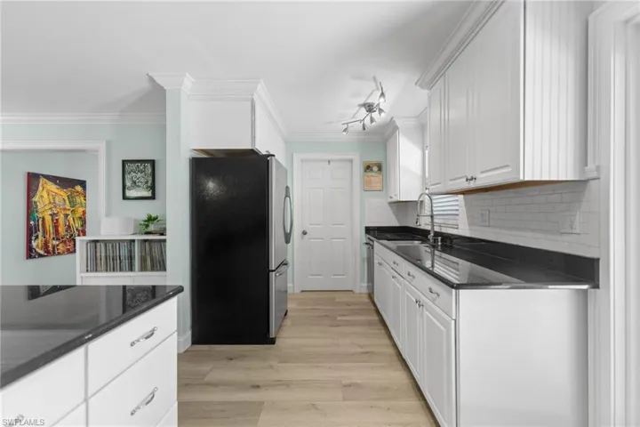 905  13th N ST, Naples, FL 34102