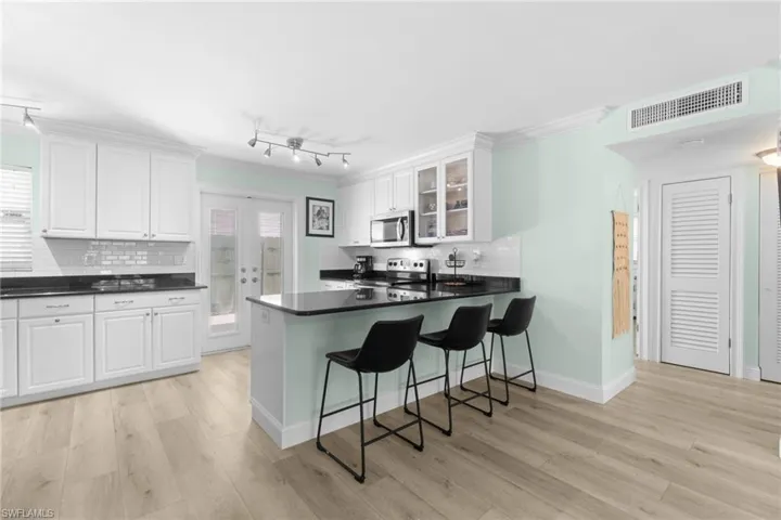 905  13th N ST, Naples, FL 34102