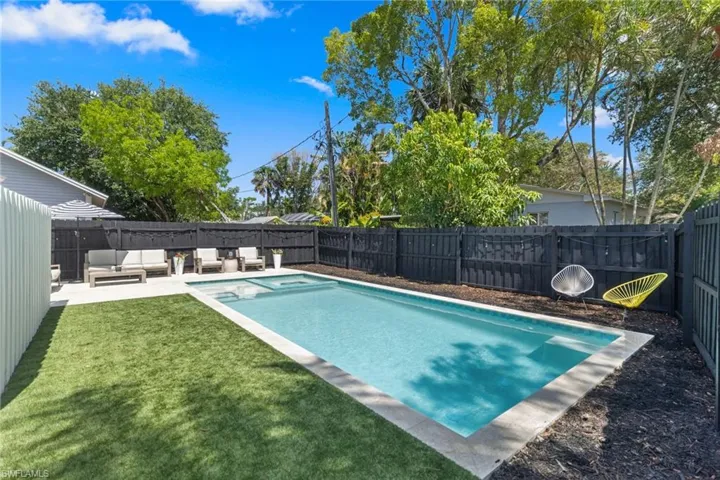 905  13th N ST, Naples, FL 34102