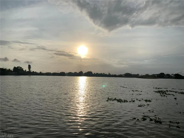 1142 Nw 2 Pl, Cape Coral, Florida 33993
