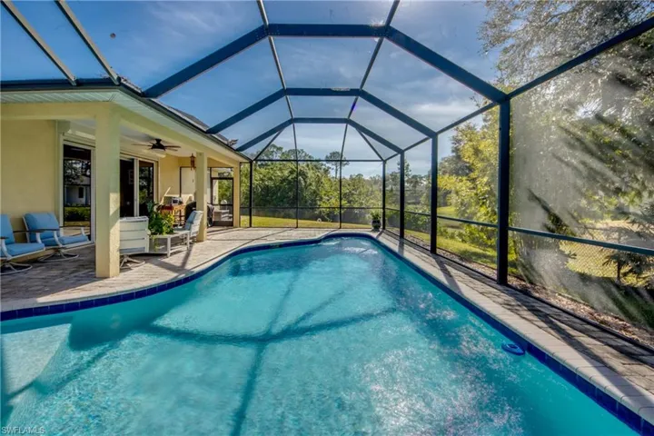 Large Heated Pool W/ Sitting Shelf
