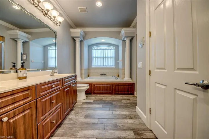 Primary Ensuite w/ Jetted Tub and Separate Shower
