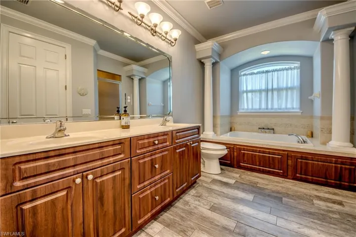 Primary Ensuite w/ Jetted Tub and Separate Shower
