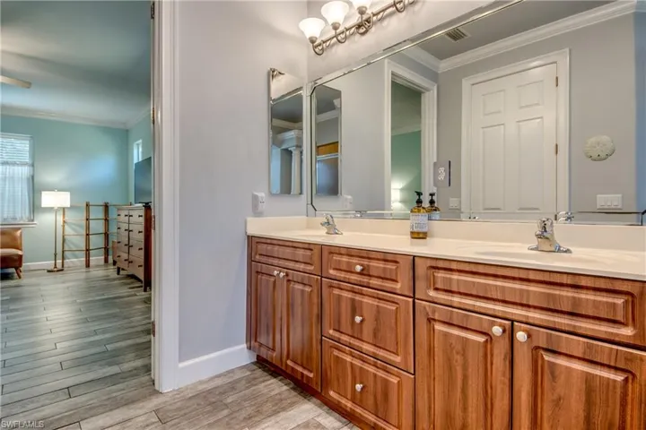 Primary Ensuite w/ Jetted Tub and Separate Shower