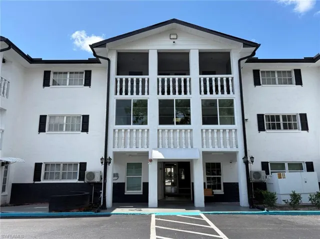 3704 Broadway 214, Fort Myers, Florida 33901