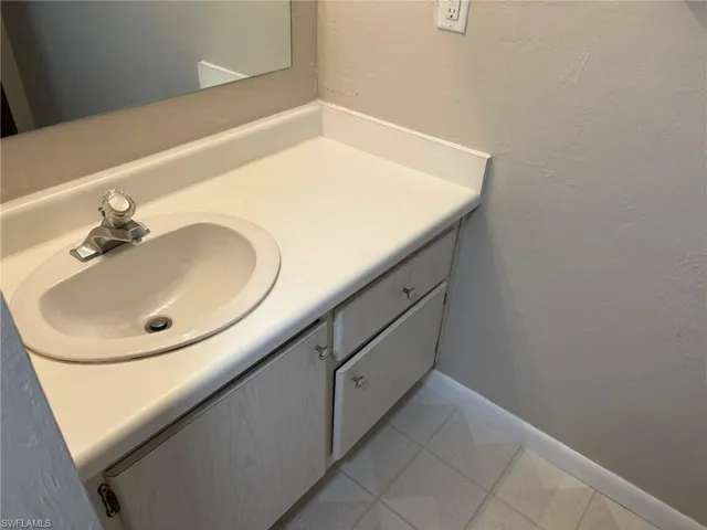 3704 Broadway 214, Fort Myers, Florida 33901