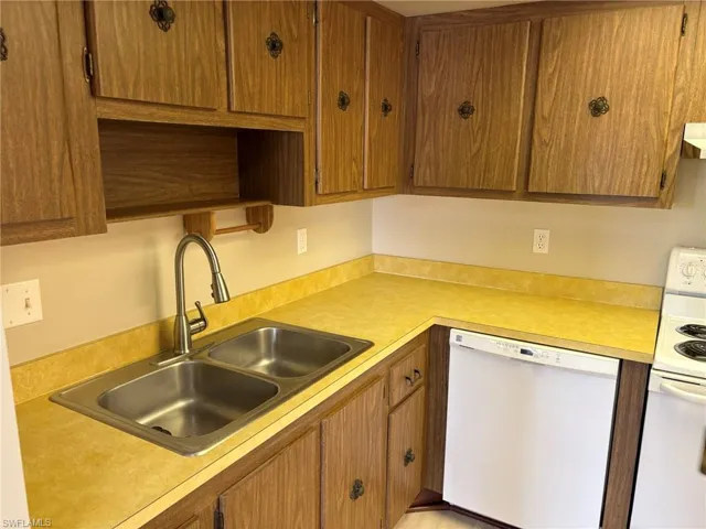 3704 Broadway 214, Fort Myers, Florida 33901