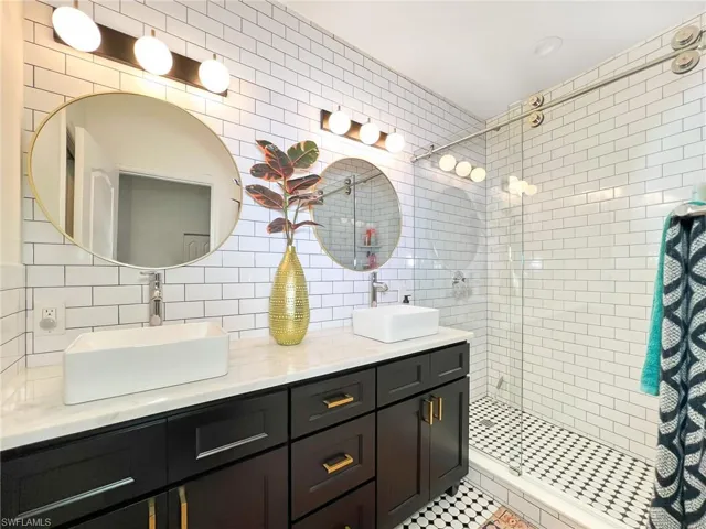 Owners bathroom