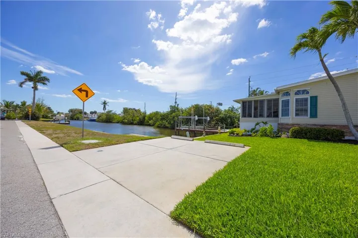 Additional private parking adjacent to waterfront
