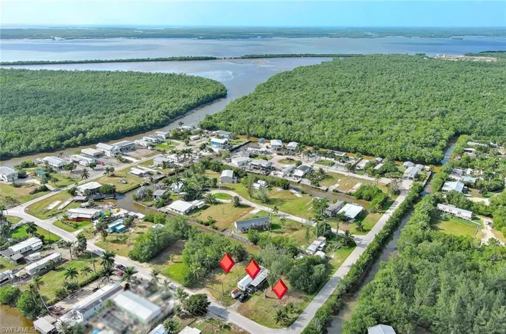 ariel view of all 3 lots showing access to the 10,000 islands.