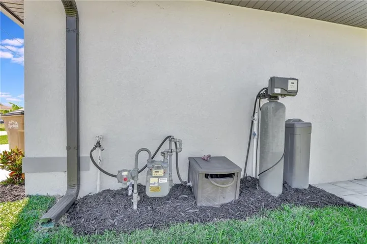 1733 SW 29th  TER, Cape Coral, FL 33914