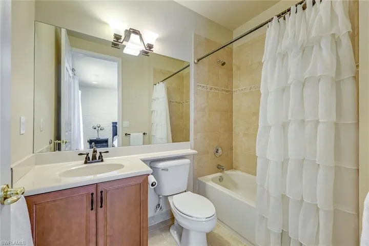 6582  Monterey  PT, Naples, FL 34105