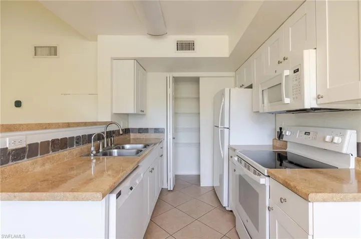 12561 Equestrian Cir 802, Fort Myers, Florida 33907