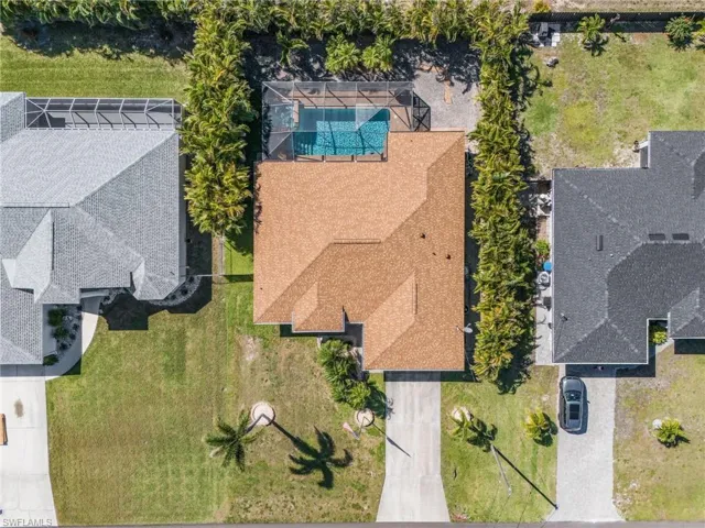 Birds eye view of property