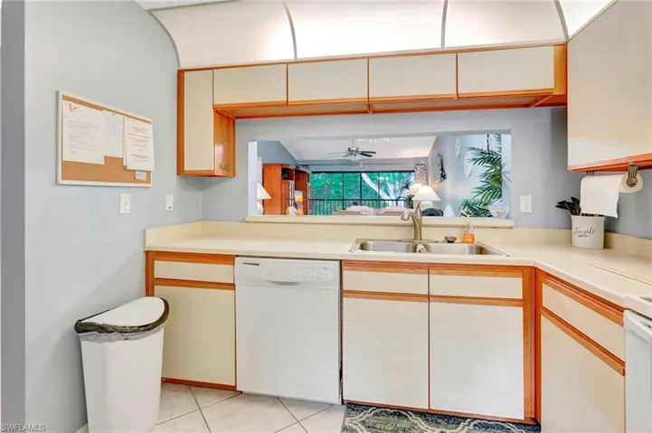 240  Pebble Beach  CIR, Naples, FL 34113