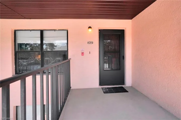 240  Pebble Beach  CIR, Naples, FL 34113