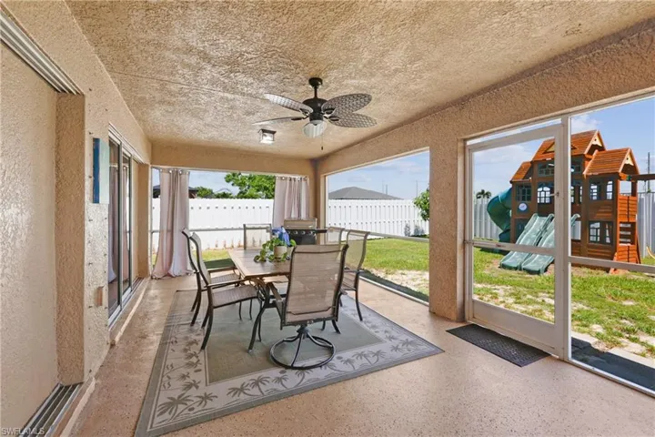 Sunroom with ceiling fan