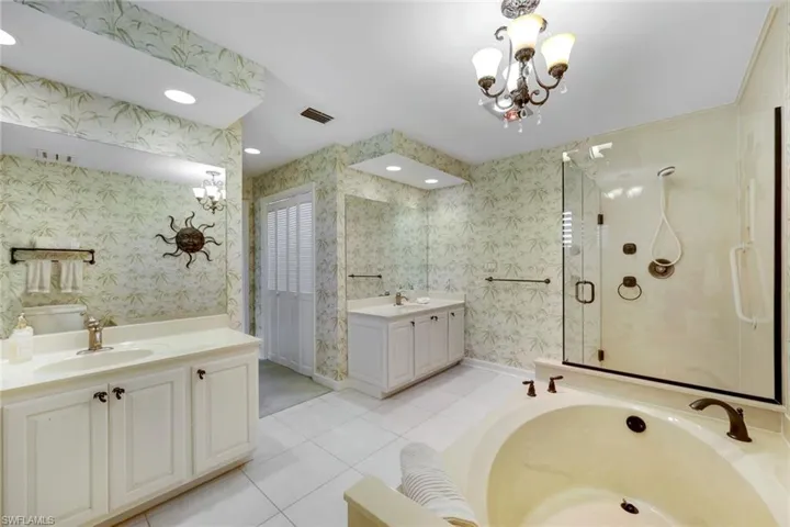 Owner's bath