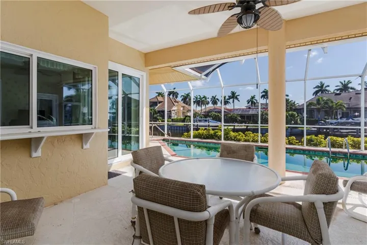 Lanai Dining Area