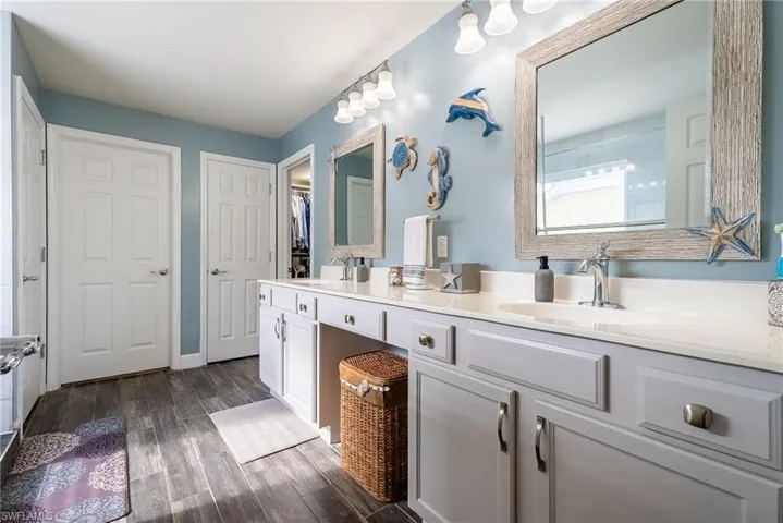 primary en suite bath  with dual sinks