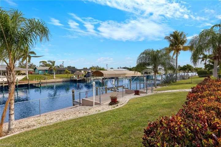 1327 Se 17th St, Cape Coral, Florida 33990