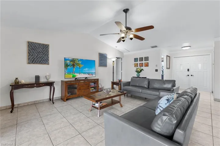 1327 Se 17th St, Cape Coral, Florida 33990
