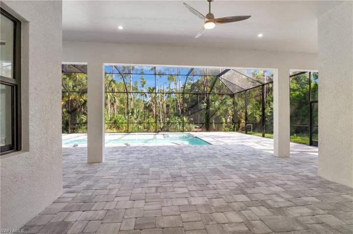 Enormous Screened Lanai perfect for Entertaining