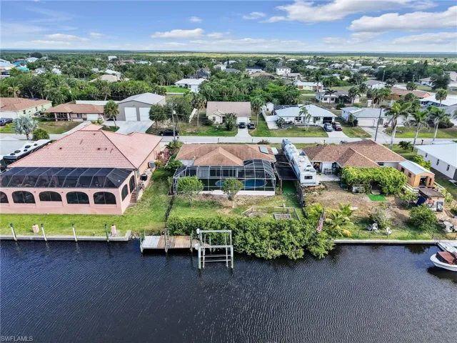 Sailboat canal Pool Home