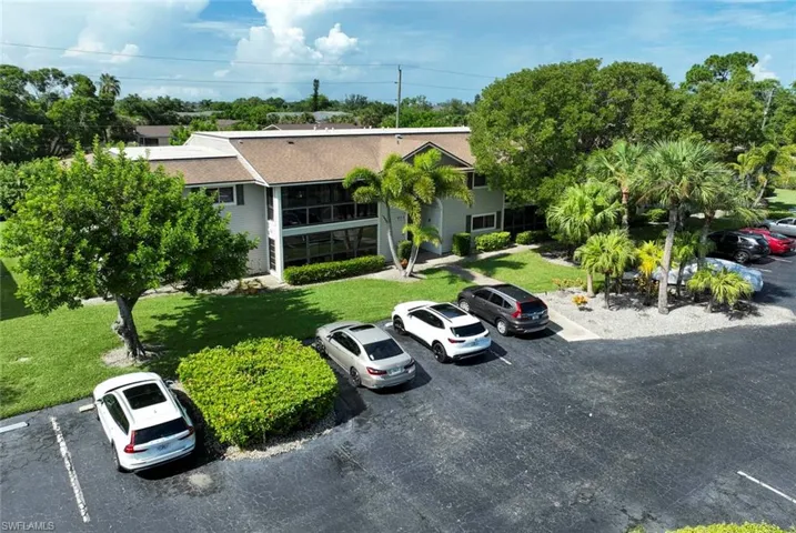 Ranch-style house with a front yard