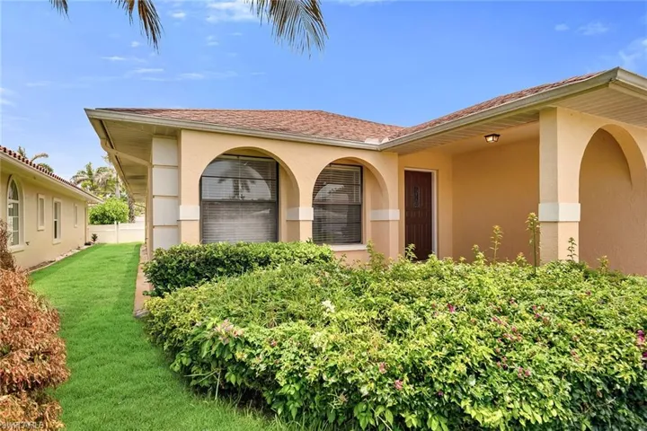 519  99th N AVE, Naples, FL 34108