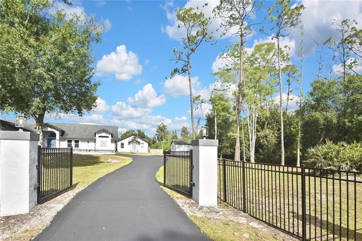 12206  Honeysuckle  RD, Fort Myers, FL 33966