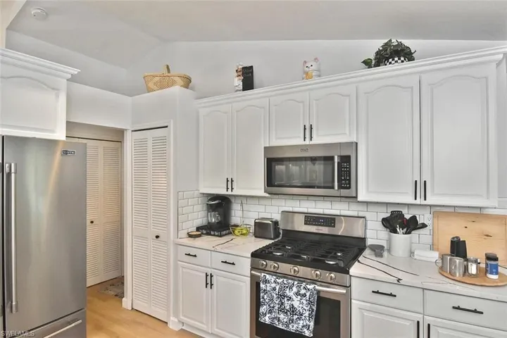 12206  Honeysuckle  RD, Fort Myers, FL 33966