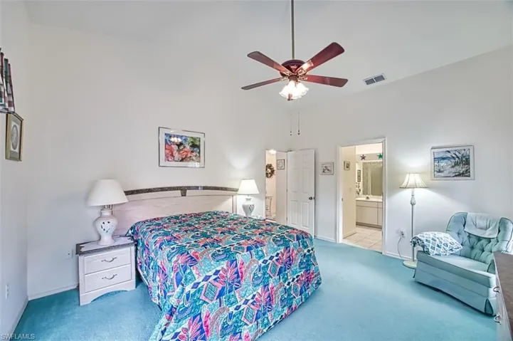 Ceiling fan and en-suite bathroom