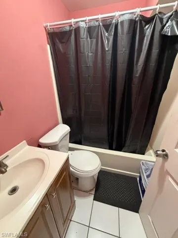 UNIT B BATHROOM 2